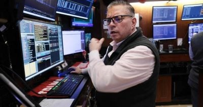 Wall Street hits new closing highs on tech strength and Middle East deal hopes