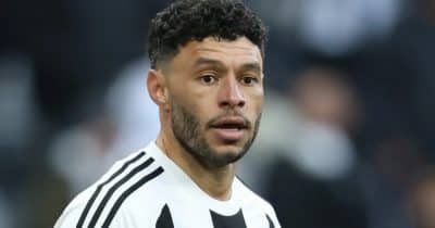 Alex Oxlade-Chamberlain signs one-year deal to stay at Celtic