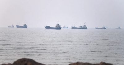 Iran targets vessels in Strait of Hormuz amid 2026 crisis escalation