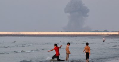 US airstrikes on Iran escalate as Tehran threatens Strait of Hormuz blockade