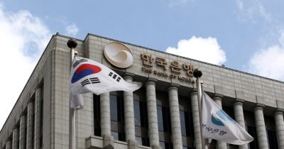 South Korea stocks slump after first rate rise in three years