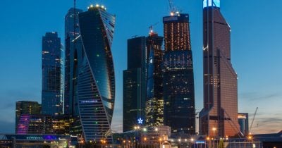 Wealthy Russians move billions abroad amid economic concerns, raising capital flight alarms
