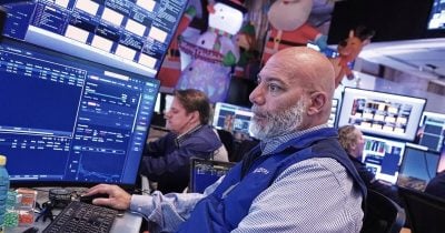 US executives sell shares at second-fastest pace in 20 years, and crypto investors should pay attention