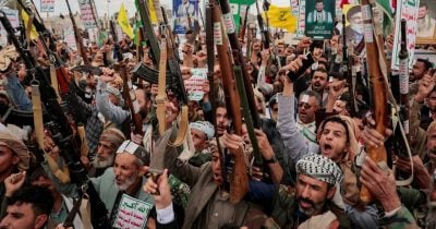 Houthi militia declares naval blockade on Saudi Arabia, raising oil supply fears and crypto safe-haven debate