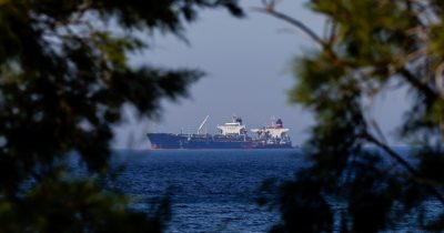 US sanctions oil tankers over Iran ties
