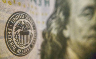 Fed leaves rates steady but policymakers split over inflation risks
