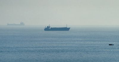 Tehran, Muscat, and Washington near deal to reopen Strait of Hormuz
