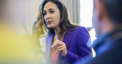State Street’s Yie-Hsin Hung advises against interest rate hikes, backs gold and private markets