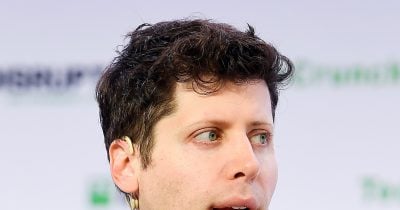 Sam Altman holds $1B stake in Reddit with 12.2M shares, despite owning zero equity in OpenAI
