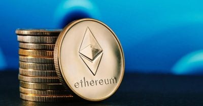 Ethereum faces fee compression and stablecoin outflows as analysts flag consolidation risk