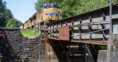 Union Pacific turns fuel cost recovery charges into profit amid Iran war