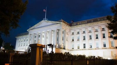 Base leads all chains in tokenized US Treasury market cap growth with $636K daily gain