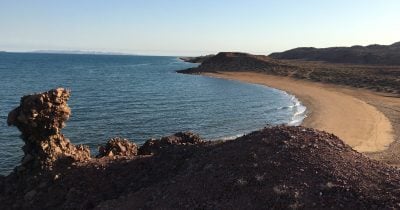 US strikes Larak Island as Iran offers peace amid 2026 conflict